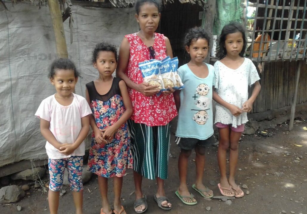 4.-Jachel-with-her-children-1