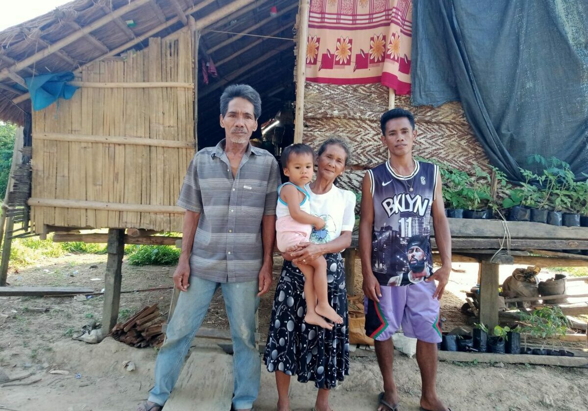 Duweta-with-her-husband-son-and-grandson-scaled-1