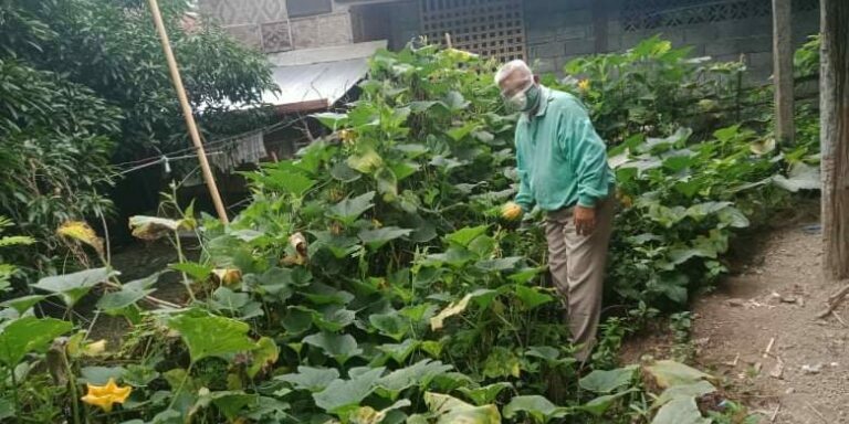 GEN_Pastor-Avelino-and-the-squash