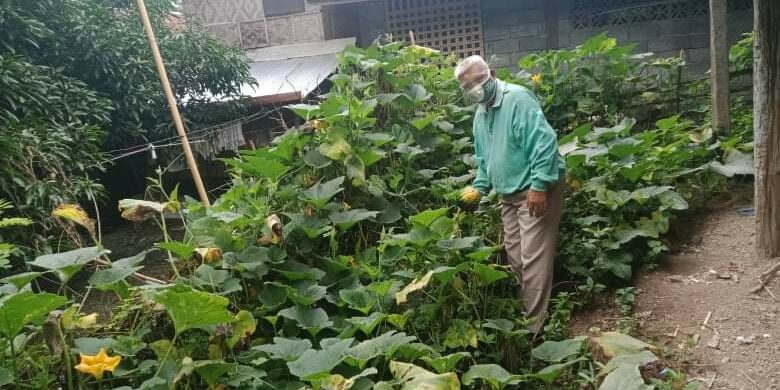 GEN_Pastor-Avelino-and-the-squash