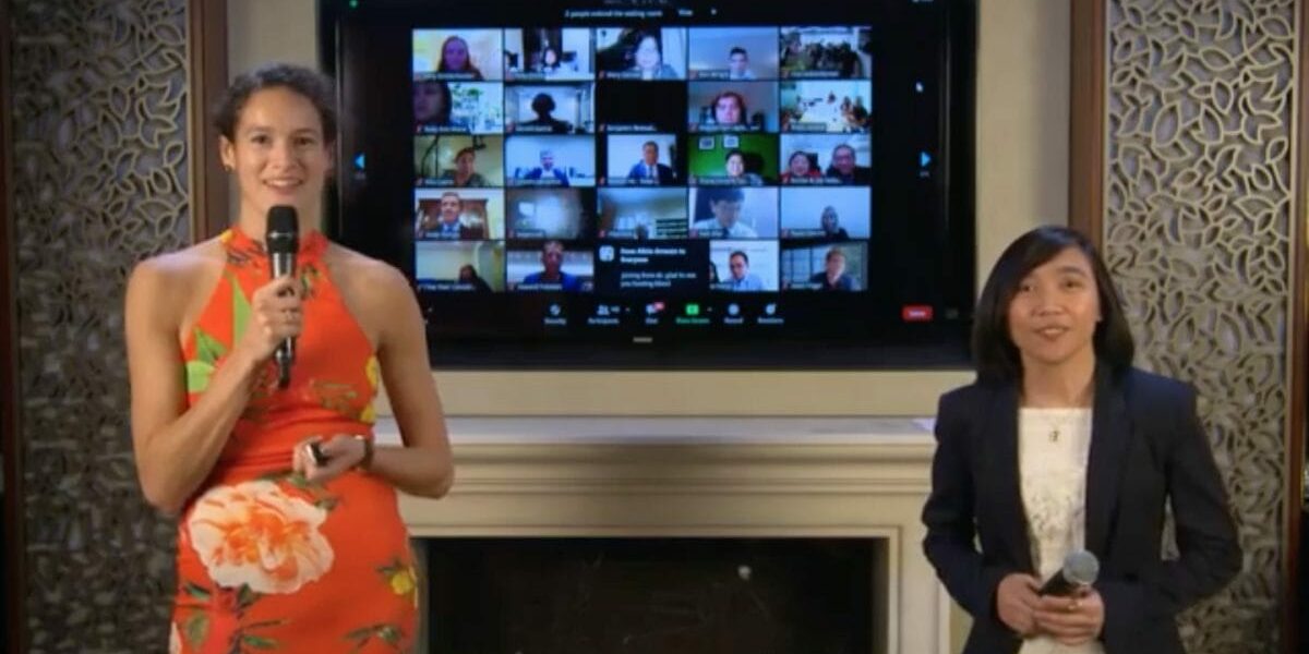 Hosts-with-the-audience-copy