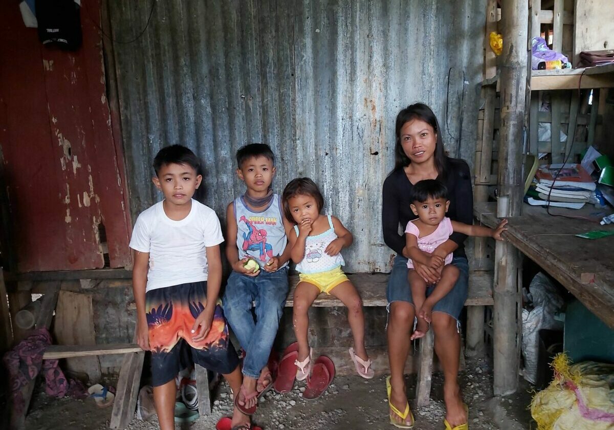 Jocel-and-her-children-1