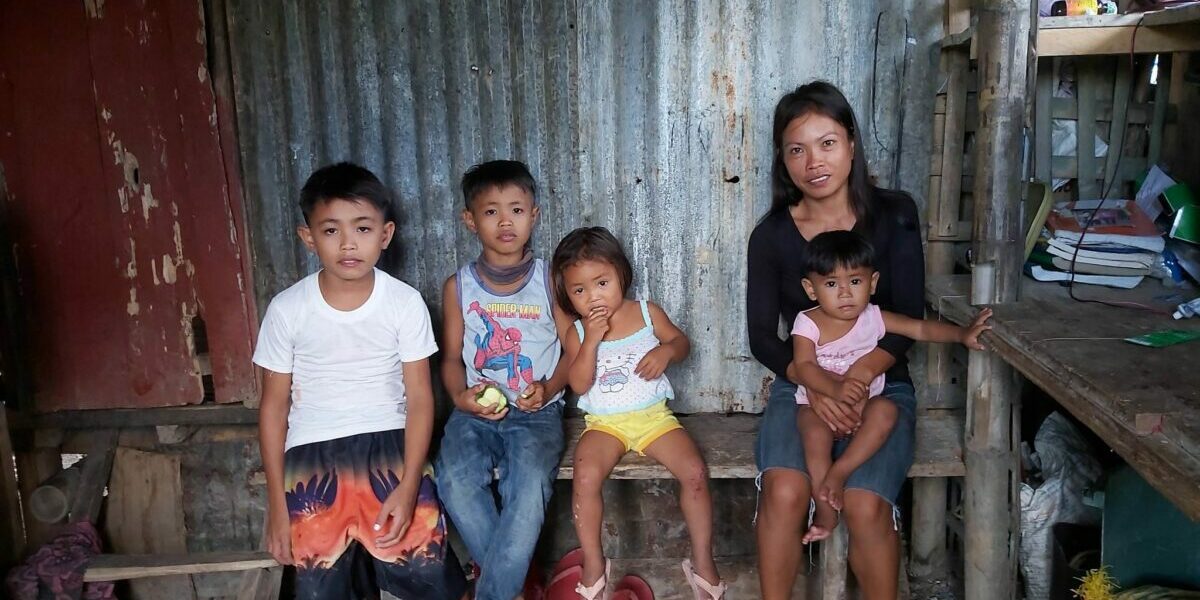 Jocel-and-her-children-1