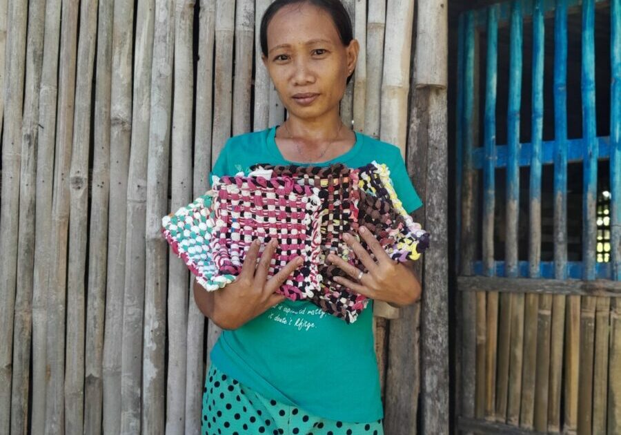 Melina-holding-a-pot-holder-scaled