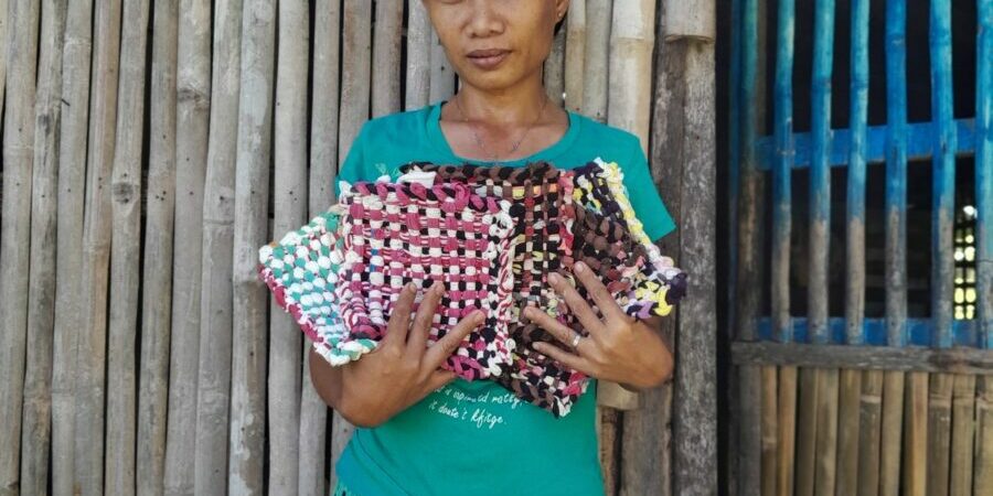 Melina-holding-a-pot-holder-scaled