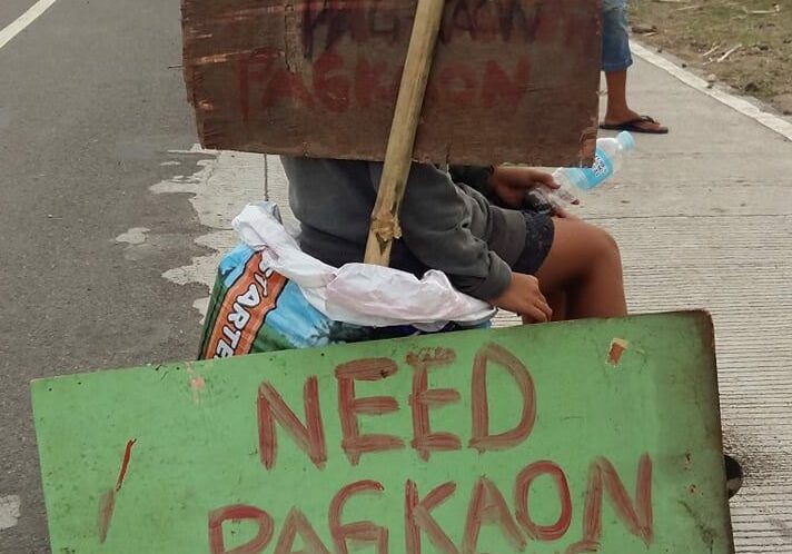 Signage-Need-Food-Help-Us-beside-the-Street-of-Bais-City-3